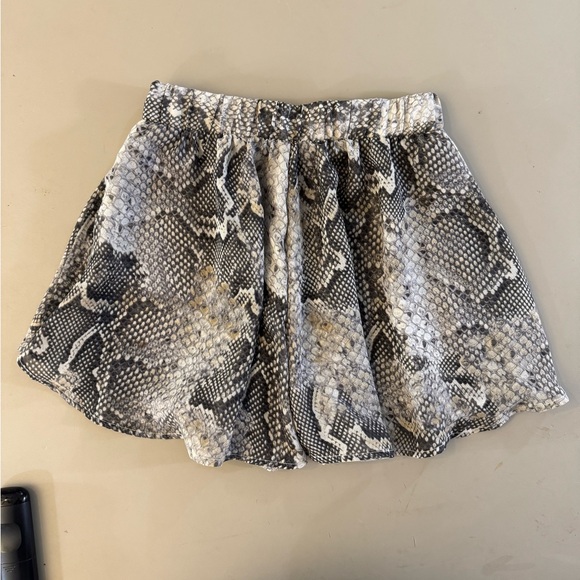 Like new Show Me Your Mumu Shorts! - Picture 3 of 6